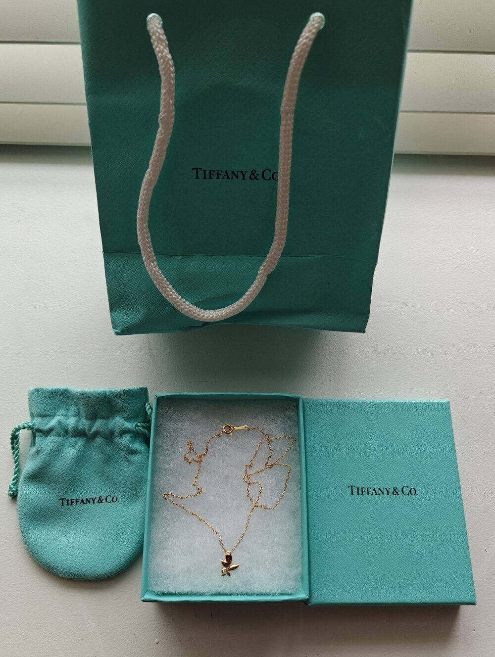 Tiffany & Co. Paloma Picasso Olive Leaf Diamond Pendant Necklace 18K Yellow Gold